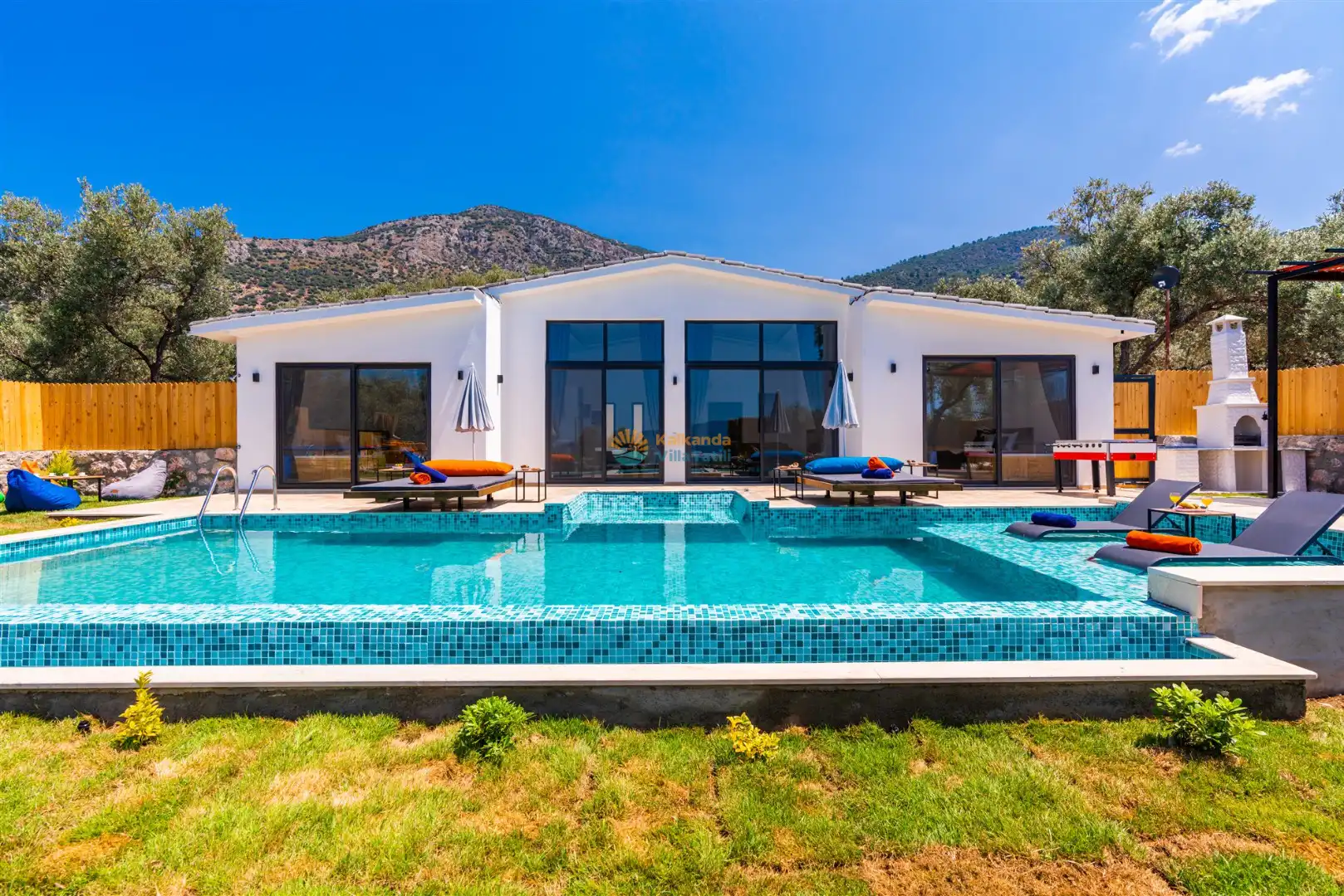 Villa Colt